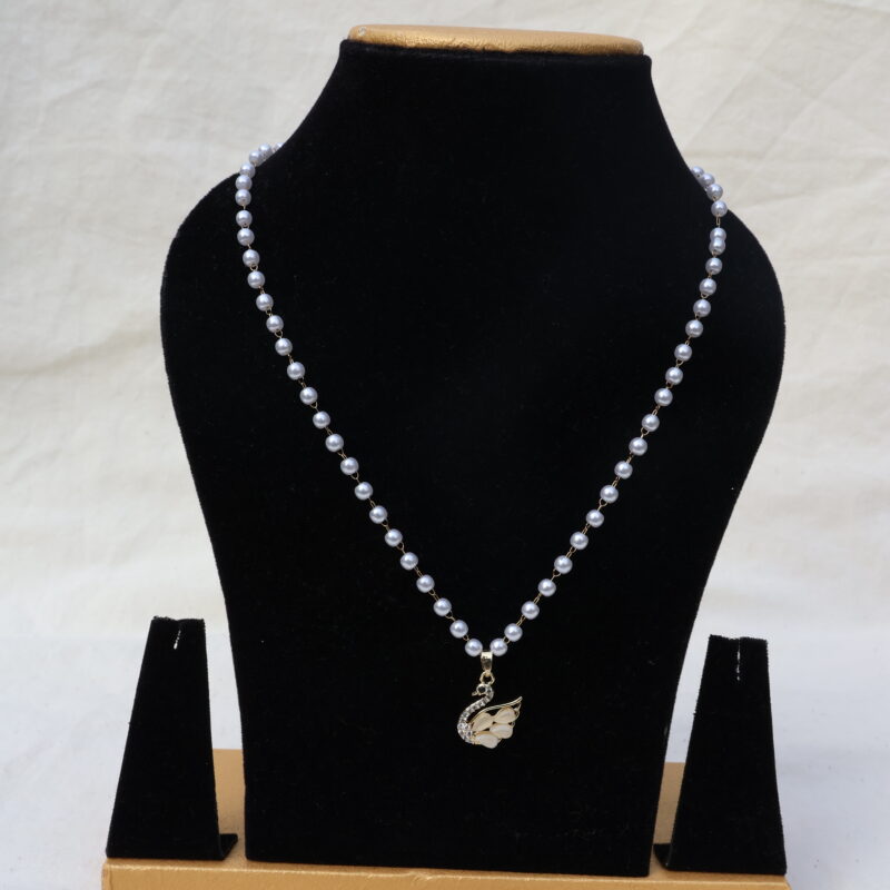 Swan Pearl chain